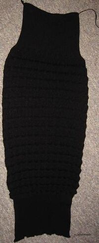 fertige, aber noch nicht zusammengenähte Stulpe